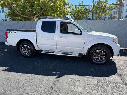 Used 2017 Nissan Frontier PRO-4X image 2