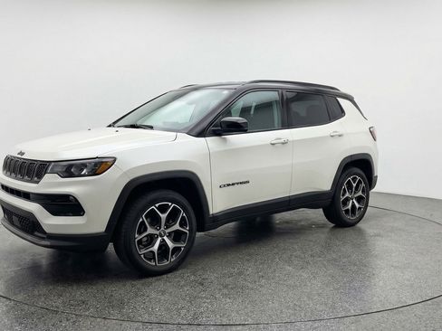 Used 2025 Jeep Compass Limited image 3