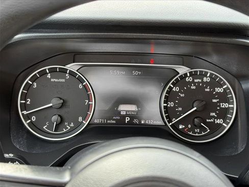 Used 2024 Nissan Rogue SV image 11