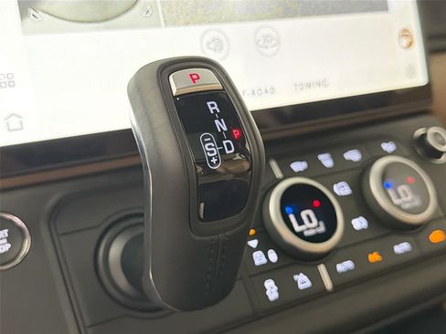 Certified 2026 Land Rover Defender 130 X-Dynamic SE AWD/4WD image 16
