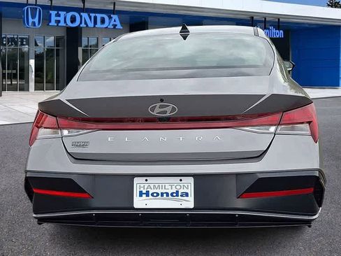 Used 2024 Hyundai Elantra SEL w/ Convenience Package FWD image 7