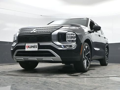 Used 2024 Mitsubishi Outlander SE image 46