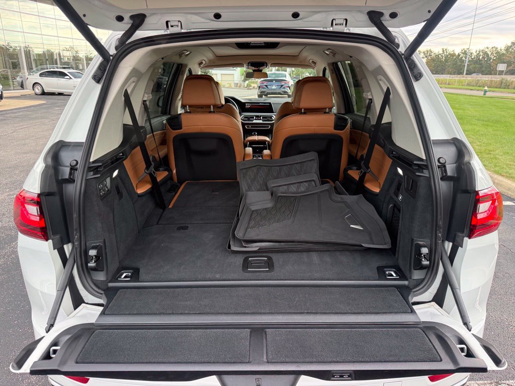 Used 2021 BMW X7 xDrive40i w/ Premium Package AWD/4WD image 16