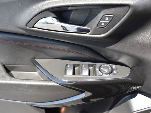 Used 2024 Chevrolet Trax RS w/ Sunroof Package FWD image 18