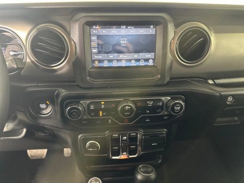 Used 2023 Jeep Wrangler Unlimited w/ Cold Weather Group image 21