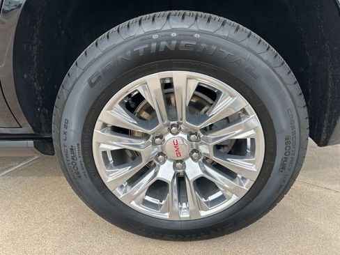 Used 2022 GMC Yukon Denali RWD image 11