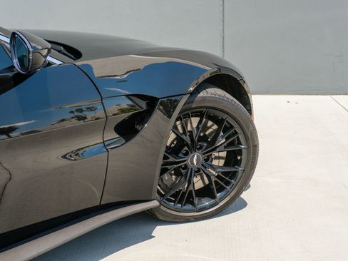 Used 2020 Aston Martin V8 Vantage Coupe RWD image 36