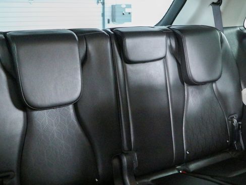 Used 2024 Kia Carnival EX FWD image 29