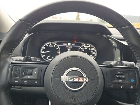 Used 2025 Nissan Pathfinder SL image 32