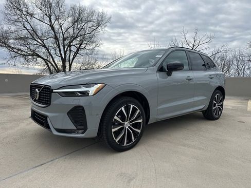Certified 2025 Volvo XC60 B5 Plus image 4