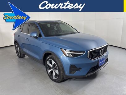 Used 2025 Volvo XC40 B5 Core