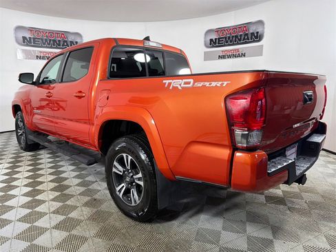 Used 2016 Toyota Tacoma TRD Sport image 6