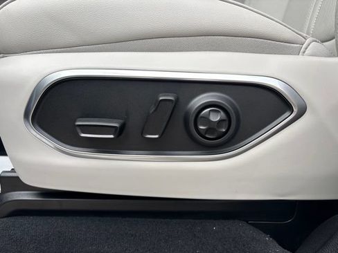New 2026 Jeep Grand Wagoneer 2WD image 33