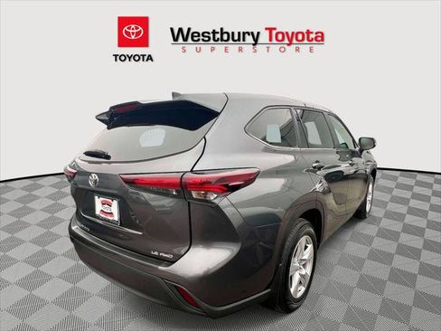 Certified 2024 Toyota Highlander LE AWD/4WD image 6