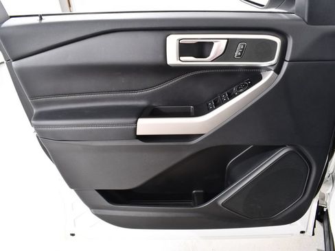 Used 2022 Ford Explorer XLT w/ Equipment Group 202A AWD/4WD image 26