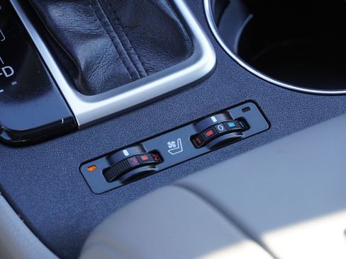 Certified 2019 Toyota Highlander Limited image 37