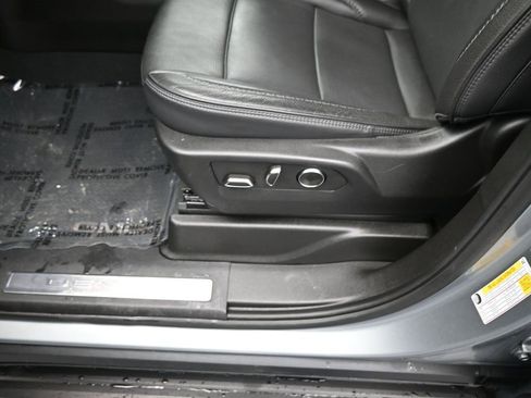 Used 2025 GMC Yukon XL Denali image 10