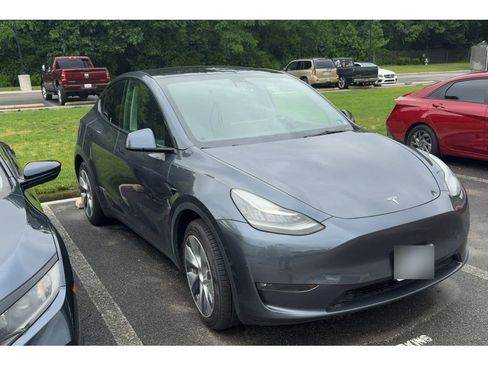 Used 2021 Tesla Model Y Long Range AWD/4WD image 3