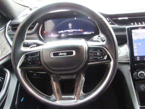 Used 2022 Jeep Grand Cherokee Overland AWD/4WD image 19