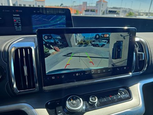 Used 2025 Ford Expedition Platinum w/ Driver's Package image 18