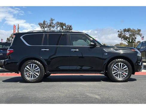 Used 2021 Nissan Armada SV w/ SV Appearance Package RWD image 3