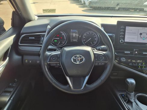 Used 2021 Toyota Camry SE image 16