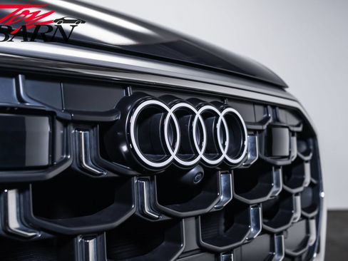 Used 2024 Audi SQ8 Prestige AWD/4WD image 9