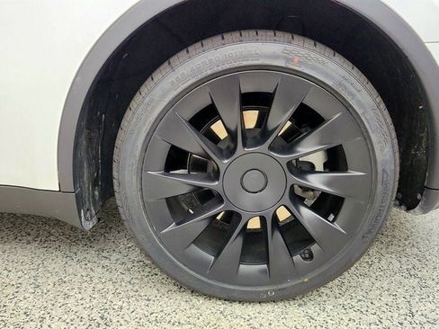 Used 2023 Tesla Model Y Long Range AWD/4WD image 9