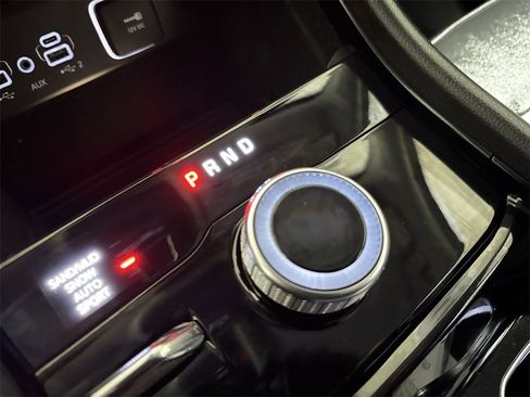 Used 2022 Jeep Grand Cherokee Limited image 17