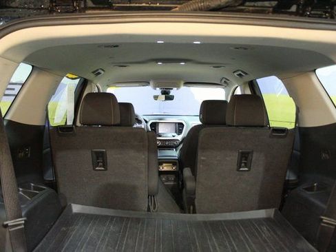 Used 2021 GMC Acadia SLE w/ Driver Convenience Package image 16