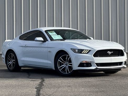 Used 2017 Ford Mustang GT RWD image 2