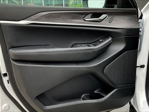 New 2025 Jeep Grand Cherokee Limited w/ Black Appearance Package image 10