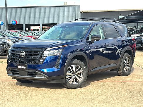 New 2026 Nissan Pathfinder SL image 2