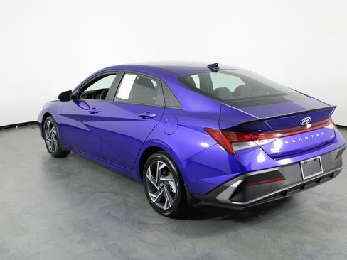 Certified 2025 Hyundai Elantra SEL image 3