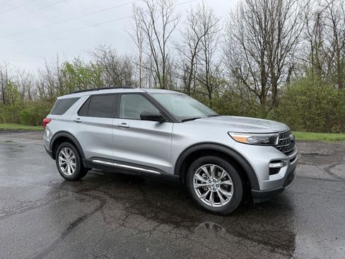 Used 2022 Ford Explorer XLT w/ Equipment Group 202A image 25