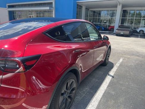 Used 2025 Tesla Model Y Long Range RWD image 2