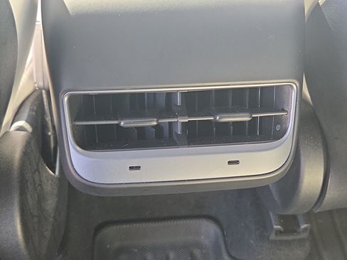 Used 2022 Tesla Model Y Performance AWD/4WD image 28