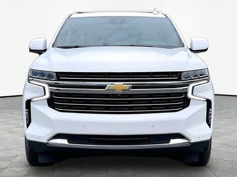 Used 2023 Chevrolet Suburban LT w/ Luxury Package AWD/4WD image 2