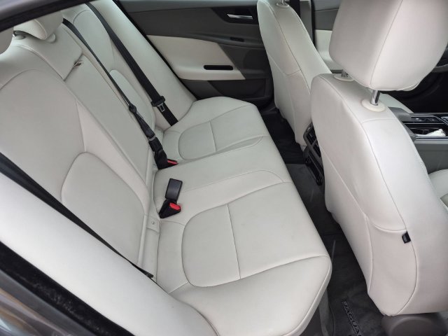Used 2018 Jaguar XE Premium AWD/4WD image 31