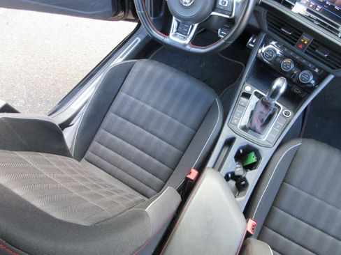 Used 2019 Volkswagen Jetta GLI image 15