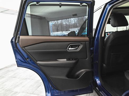 Used 2022 Nissan Rogue Platinum w/ Head-Up Display Package image 11