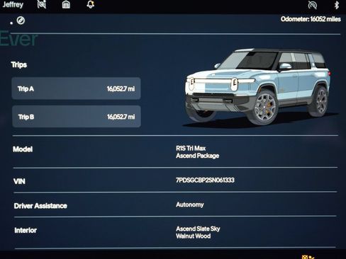 Used 2025 Rivian R1S Premium Dual AWD/4WD image 7