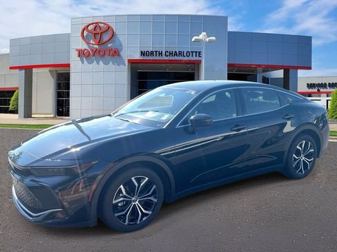 Used 2023 Toyota Crown AWD/4WD image 5