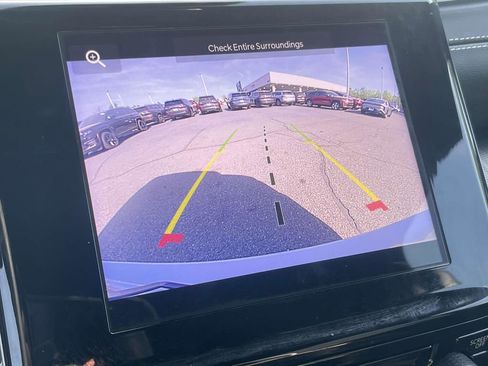 Used 2025 Jeep Grand Cherokee Laredo X image 38