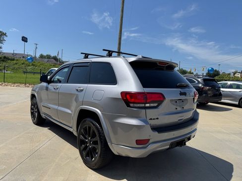 Used 2019 Jeep Grand Cherokee Altitude AWD/4WD image 4