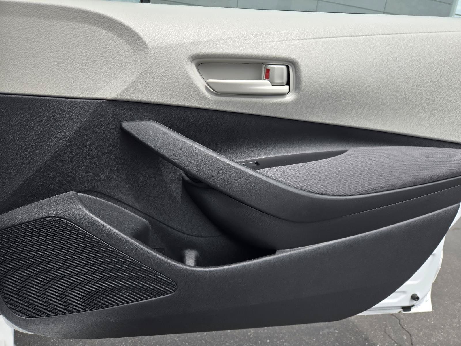 Used 2025 Toyota Corolla LE FWD image 30
