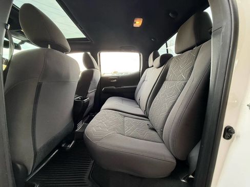 Used 2016 Toyota Tacoma TRD Sport image 11