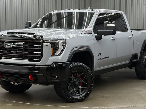Used 2025 GMC Sierra 2500 AT4X AWD/4WD image 1