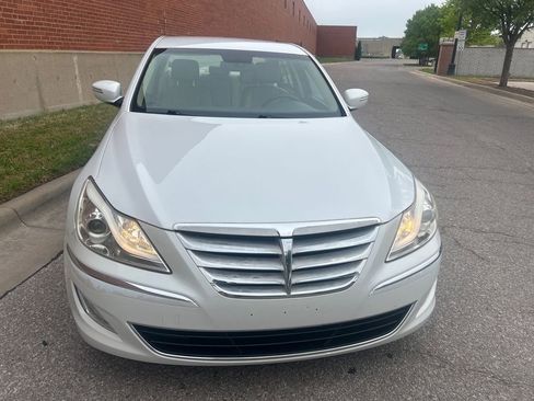 Used 2013 Hyundai Genesis 3.8 image 5