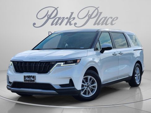 Used 2023 Kia Carnival LX FWD image 1
